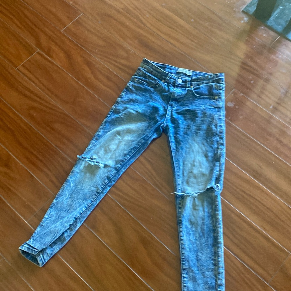 I’m selling clothes and shoes buy some sometime❤️
